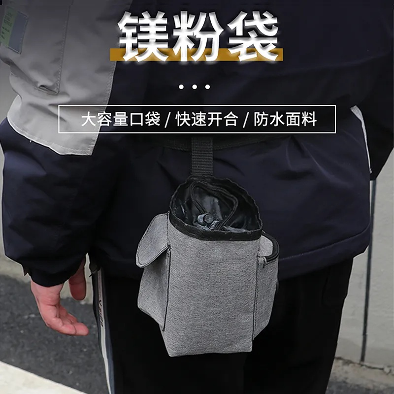 七彩天空下的兔子与房子：攀岩镁粉袋的奇幻之旅