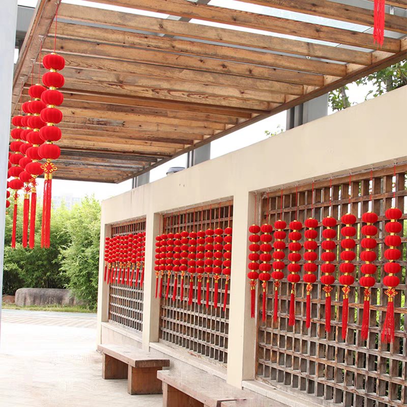 大红灯笼挂饰：点亮节日氛围，传承中国风的魅力