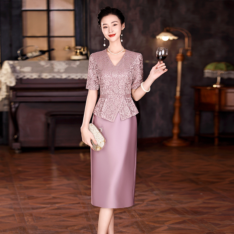 真丝绣花加厚旗袍2024新款：妈妈喜婆婆优雅刺绣宝蓝旗袍裙，走秀必备！✨