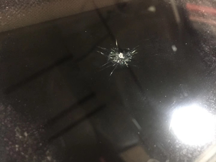 杭州汽车玻璃修复秘籍：前挡飞石小坑、风挡修补裂痕、划痕还原剂、裂缝无痕胶全攻略！