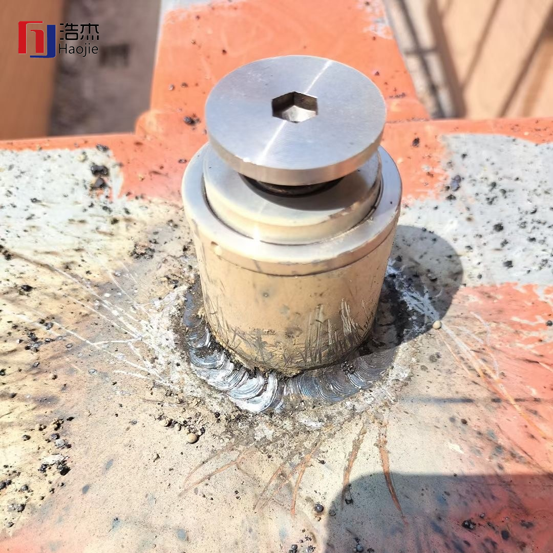 200型点式玻璃幕墙驳接爪：打造透明建筑美学新潮流！