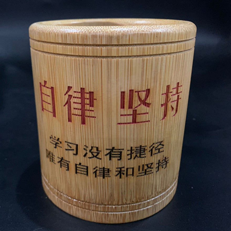 欧洲锡器工艺品：探寻古老酒桶工匠的秘密，揭秘那些底有字款的小笔筒！