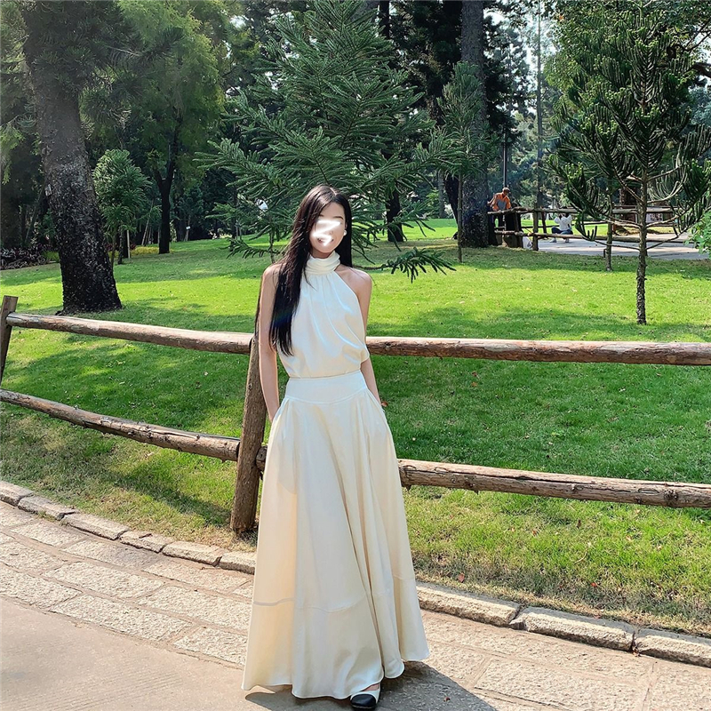 显白神器！绿意盎然的欧根缎绣花上衣，穿上就是氛围感女神