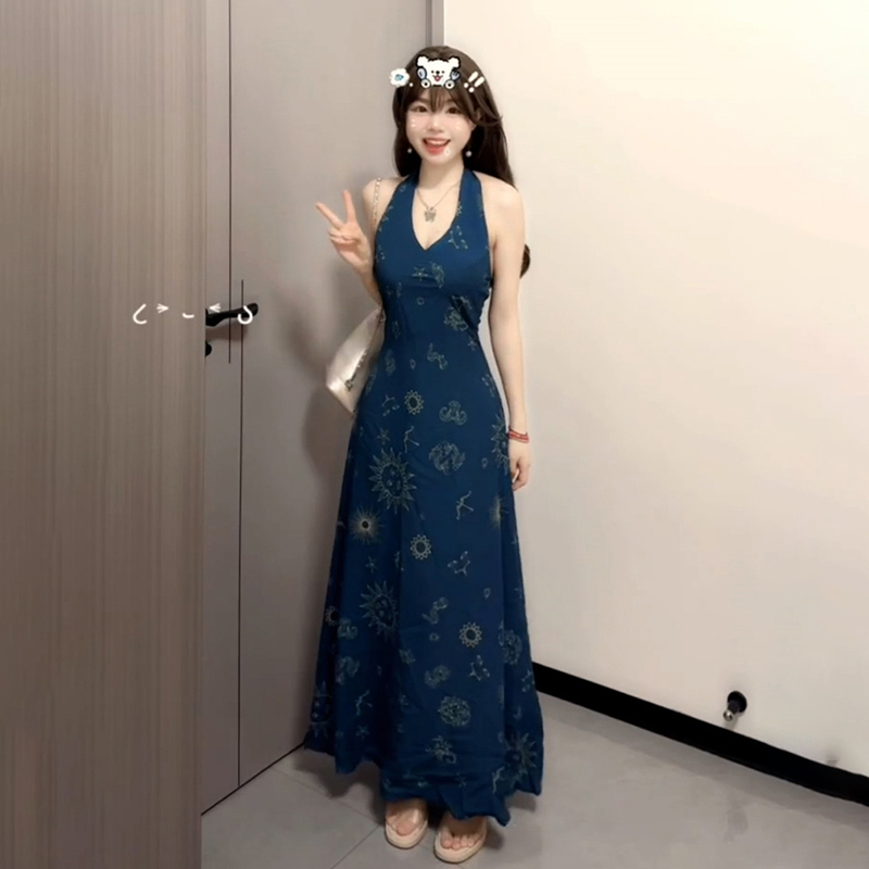 大码法式高级感V领背心连衣裙：夏季必备，轻松驾驭A字显瘦潮流
