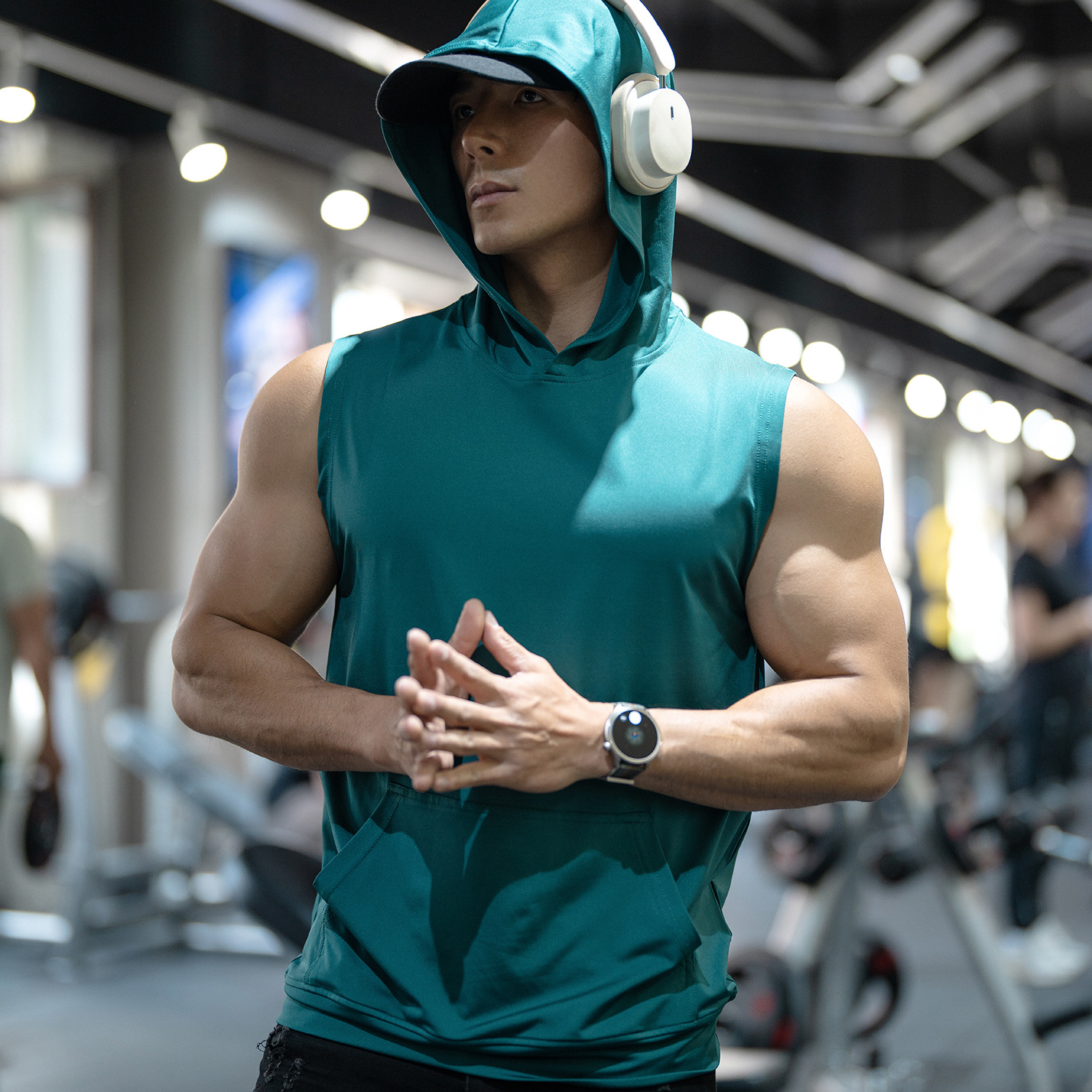 冰丝马甲：夏日必备，潮男们的户外新宠