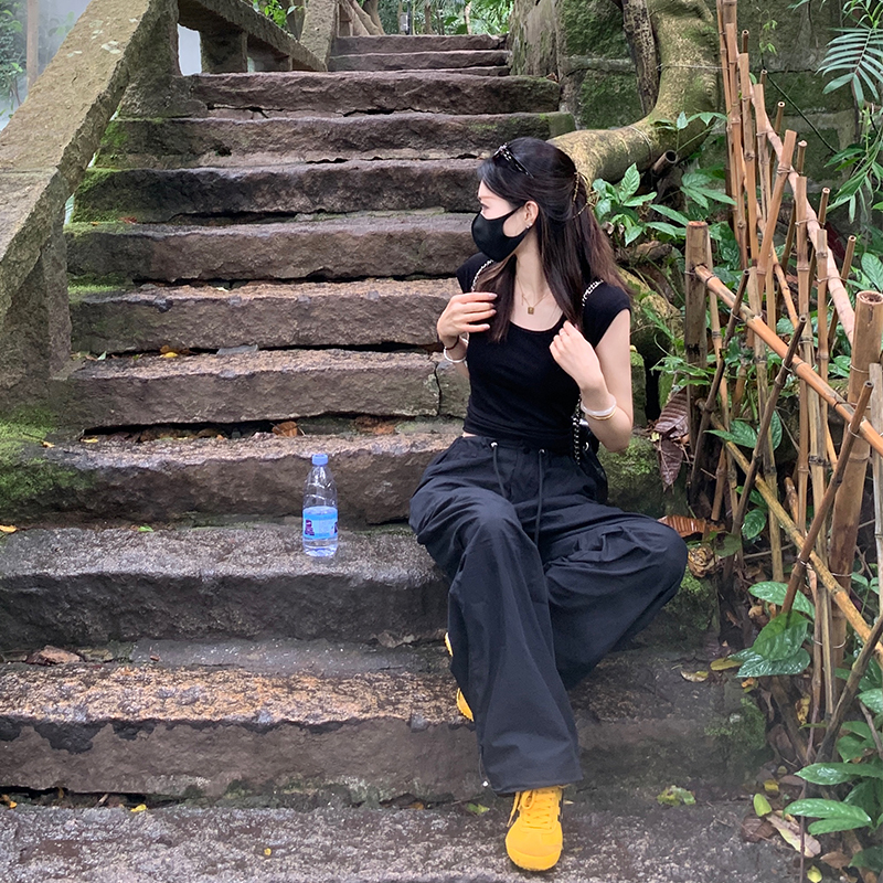 今年最流行的工装裤女，小白必看，时尚圈的新宠儿，你get到了吗？