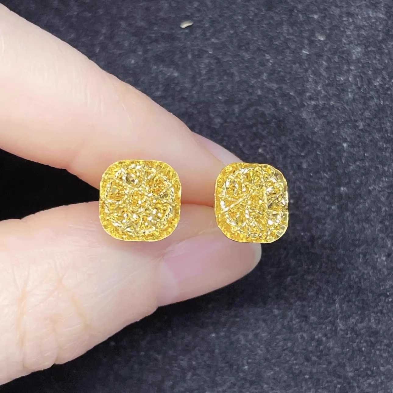 足金999布契宫廷风拉丝镭射黄金耳饰，给她的精致宠爱