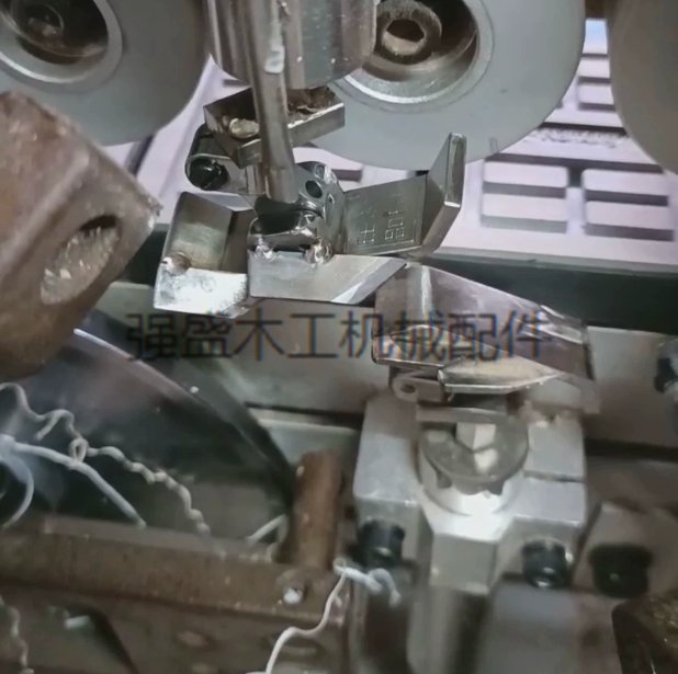 封边机柔性平刮修边装置：刮胶线装置的秘密武器，平铲刀的革新之路