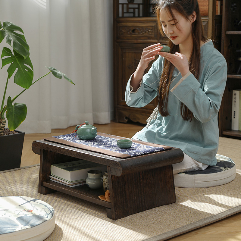 日式榻榻米实木小桌子：飘窗边的文艺角落，如何打造简约而不简单的学习空间？