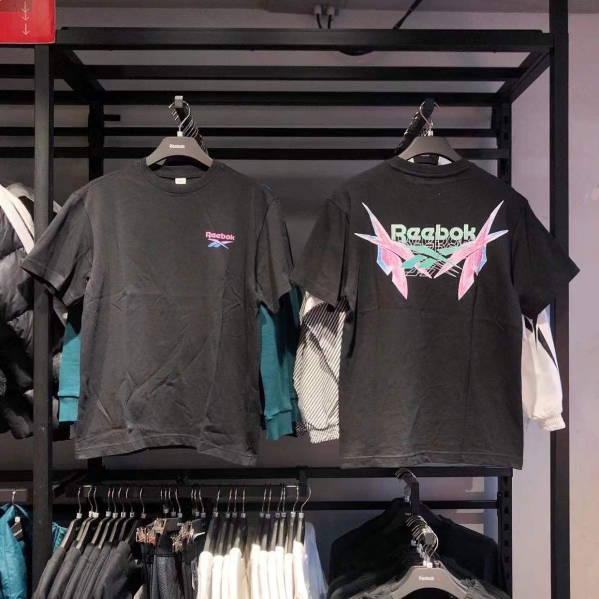 锐步衣服：复古潮牌的时尚革命，你真的了解吗？