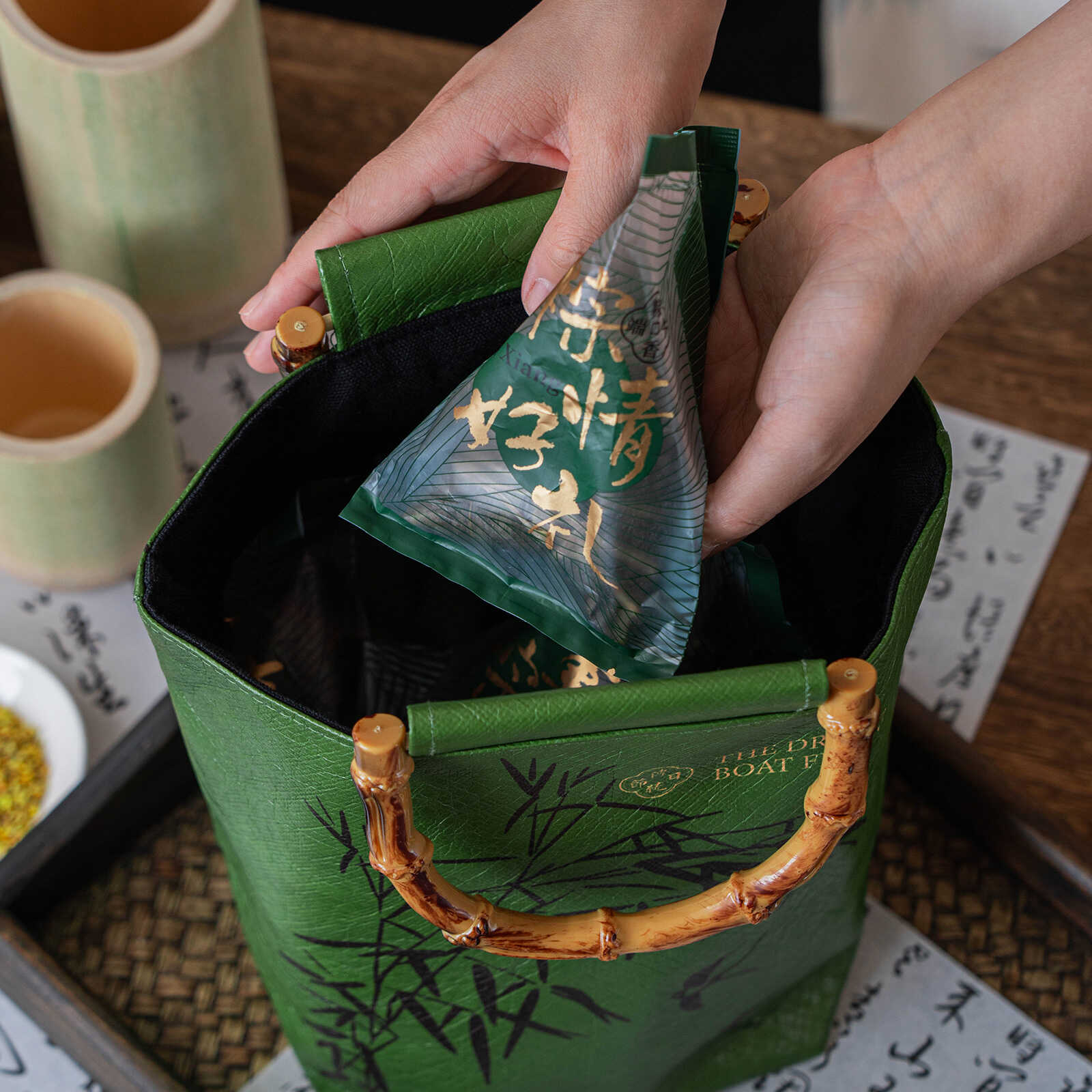 端午佳节，如何挑选高端粽子包装？杜邦纸咸鸭蛋礼盒与烘焙绿豆糕手拎袋大揭秘！