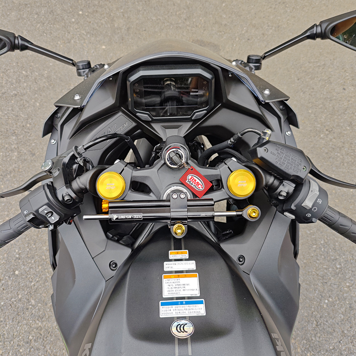 川崎ZX4R/RR欧林斯OHLINS钛尺凌云改装方向阻尼器防死亡摇摆SD001：骑行安全新保障！‍♂️✨