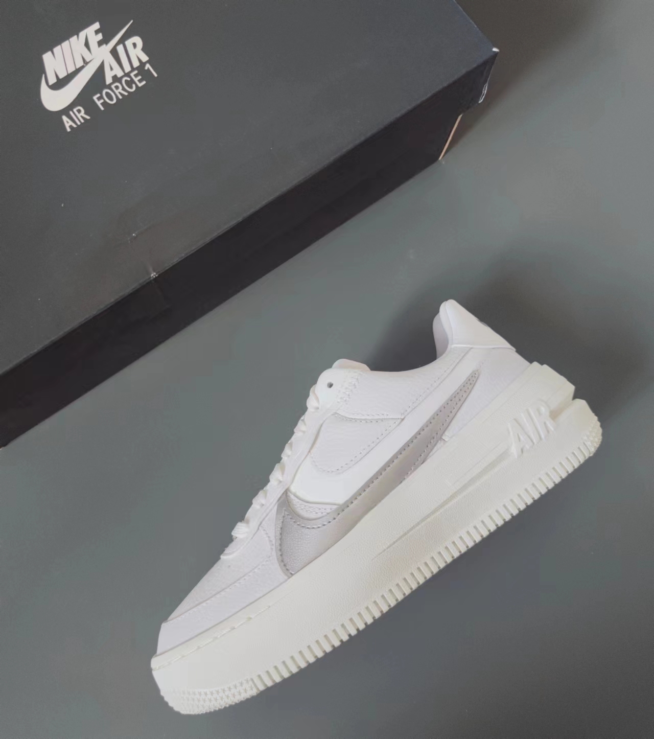Nike Ja 2 红黑黄：复古潮鞋新宠，引领潮流新风尚