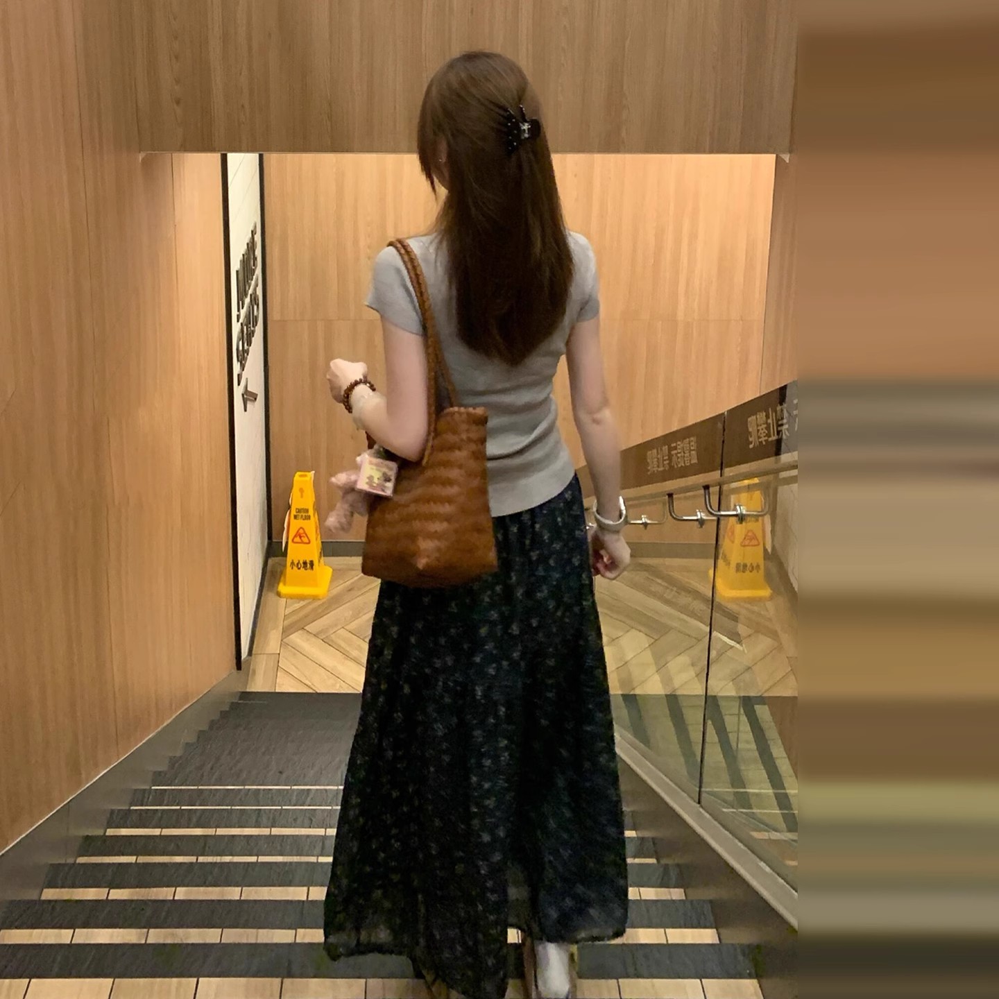 三个裁缝【云间花影】：夏日必备，碎花长裙让你美成一道风景线