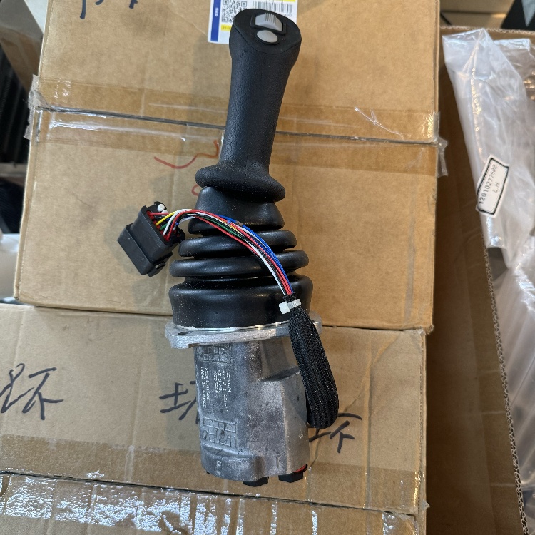 现货挖掘机通用型操纵杆：操控自如，工程利器！