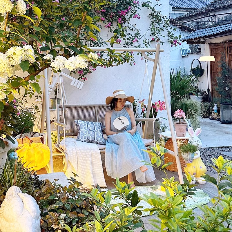紫叶晚棠秋千：解锁小院网红民宿的秘密武器，花园阳台的浪漫新宠