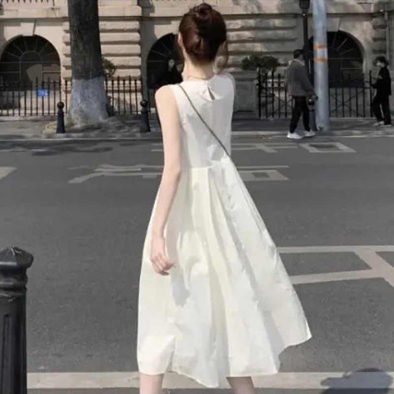 艺术生少女感克莱因蓝连衣裙：夏日里的一抹绝美别致