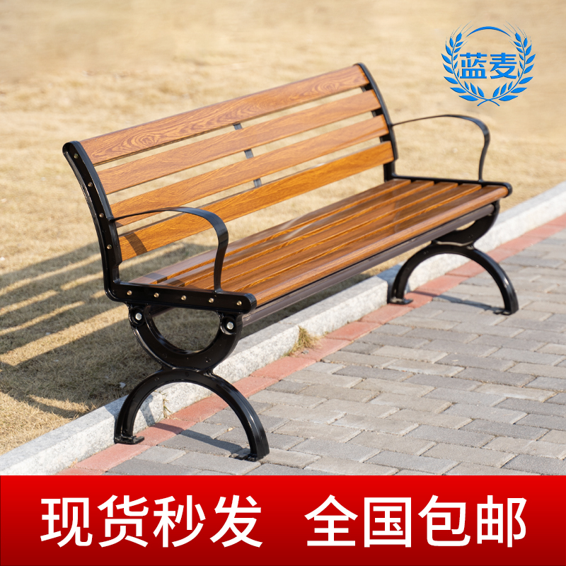 户外防腐木座椅：露天铁艺公园里的休闲新宠，庭院双人长条椅的秘密