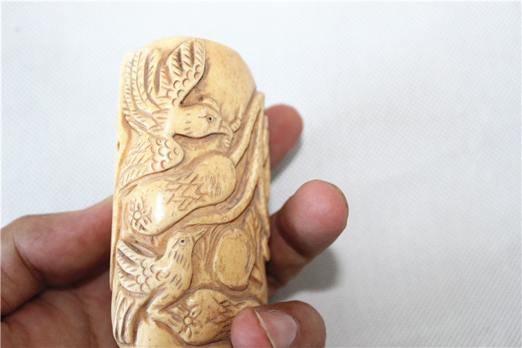 民国老骨雕鼻烟壶摆件：穿越时光的艺术品，星之苑古玩带你领略古典之美