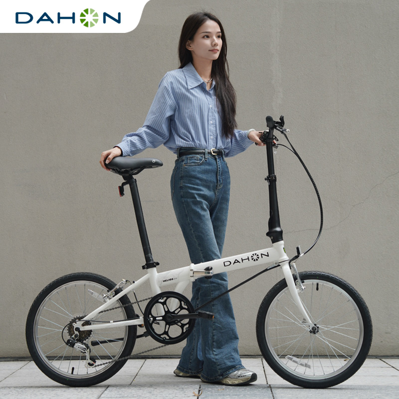 路特斯是什么档次的车？豪车中的操控王者，不服不行！