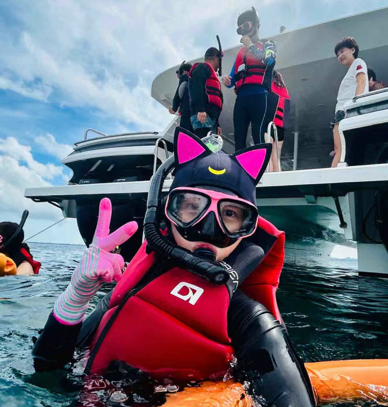 潜行者猫咪卡通潜水帽：你的夏日冲浪必备神器！