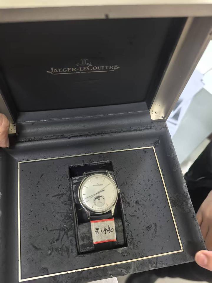 积家JLQ1368420手表：时间的艺术品，收藏界的明星
