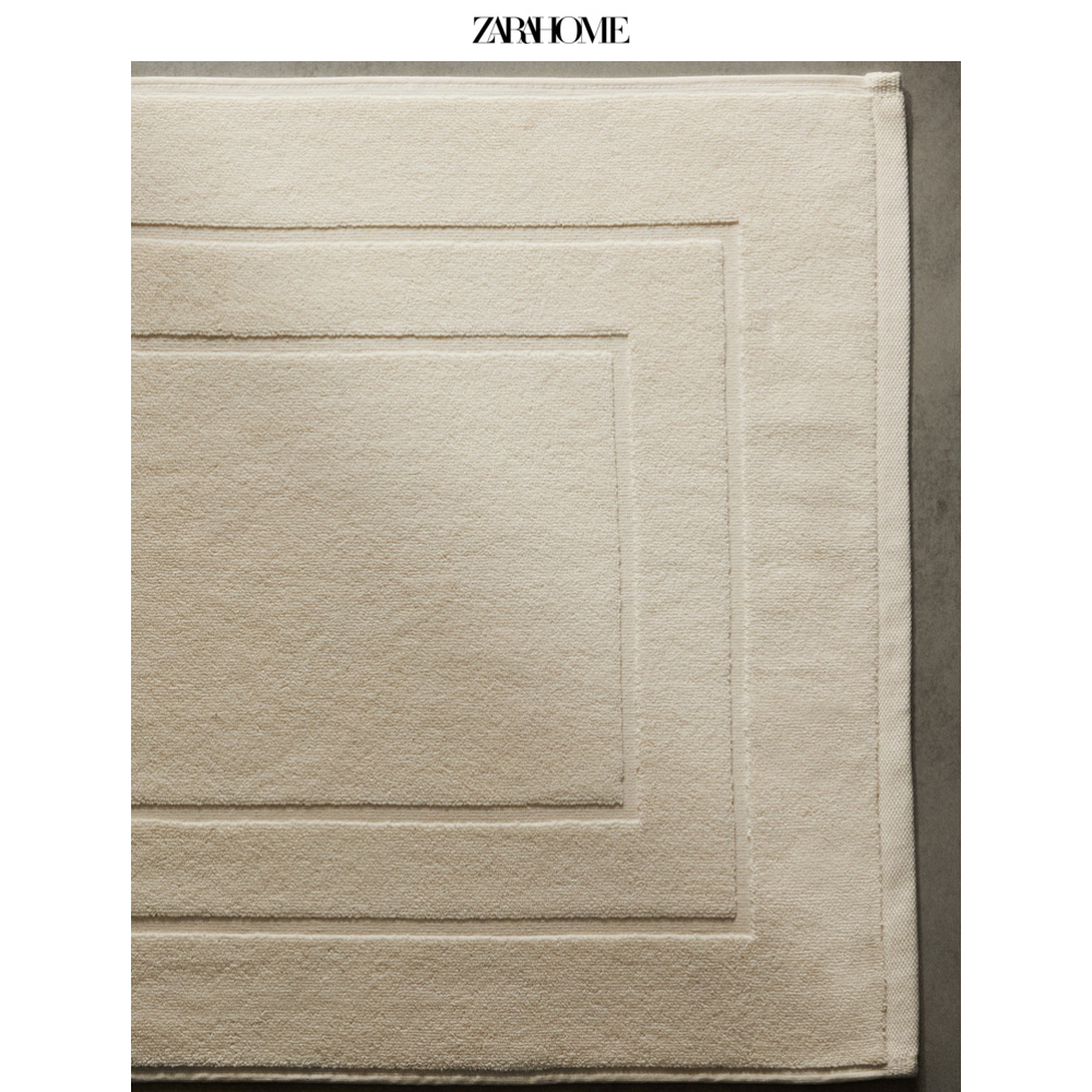 ZaraHome 白色长方形浴室地垫：告别湿滑，拥抱舒适每一天✨