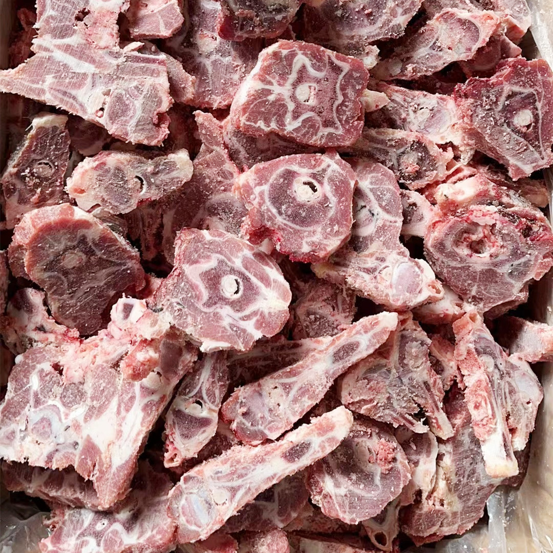 新鲜冷冻满肉羊脖骨，商用羊脖子切片，火锅必备神器！