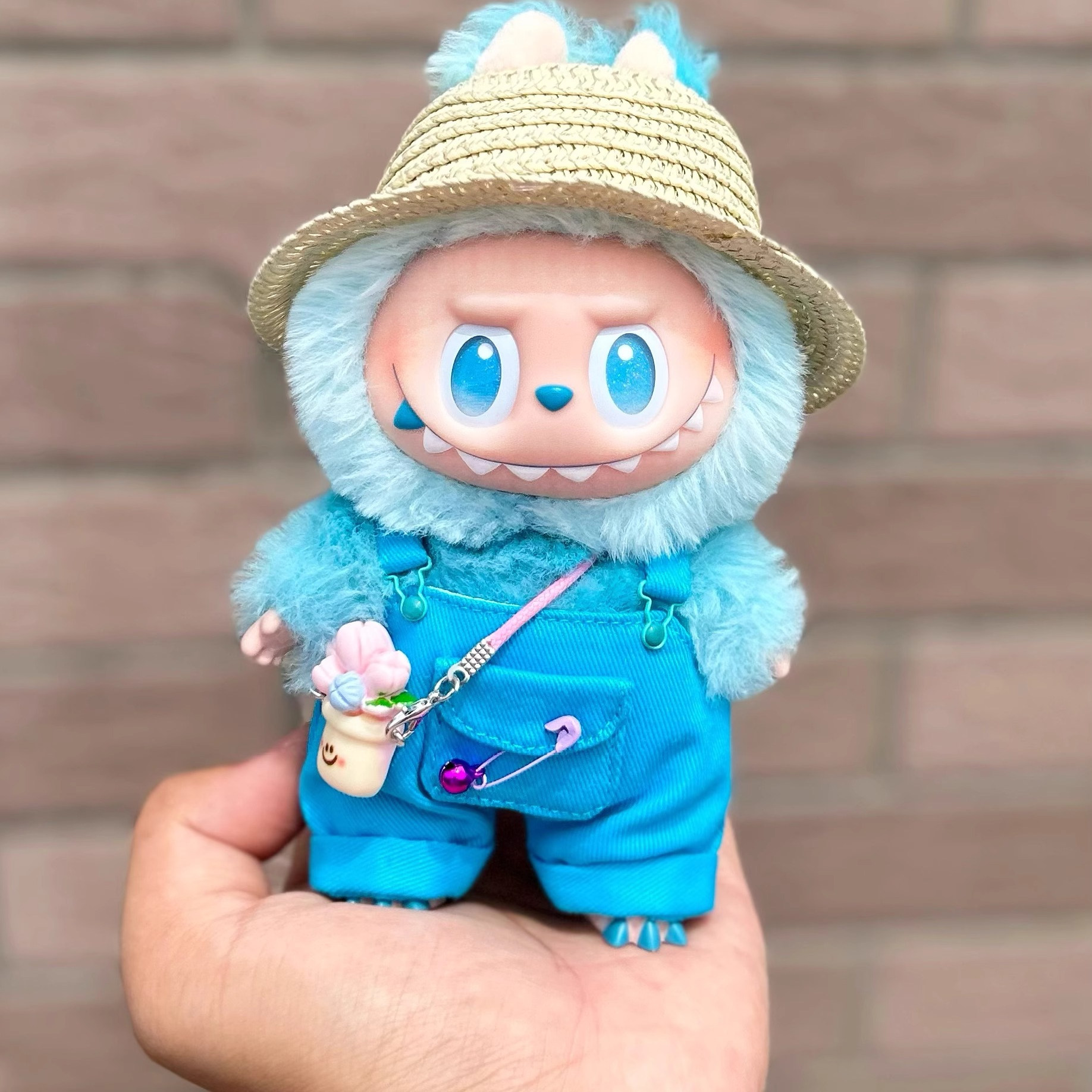 LABUBU3.0拉布布三二一代草帽背带裤套装，萌翻天的宝贝穿搭神器！