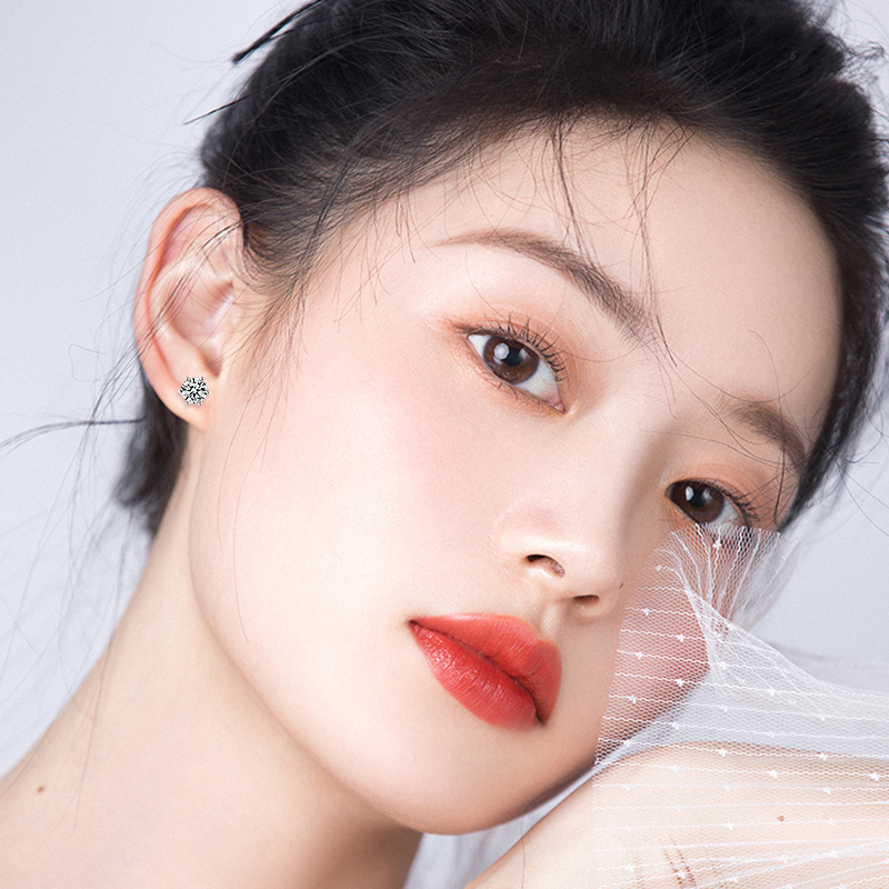 IGI认证六爪耳钉：璀璨钻石，点亮你的每一次闪耀