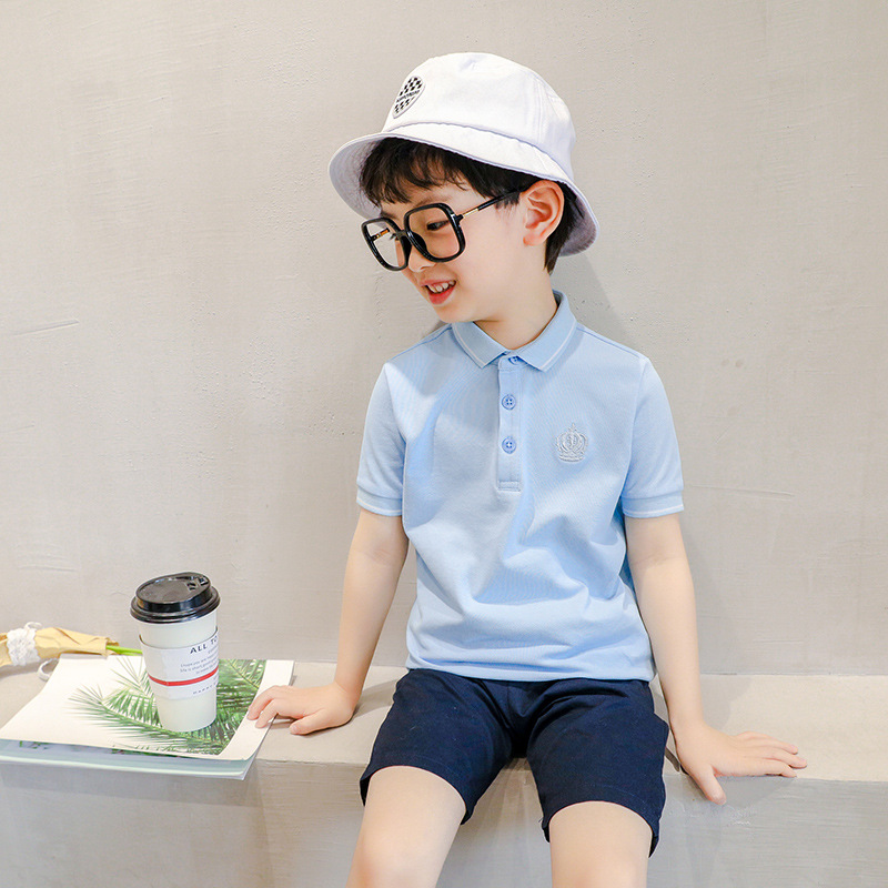 2025新款男童Polo衫：夏日小绅士的必备单品，白色翻领引领潮流新风尚！