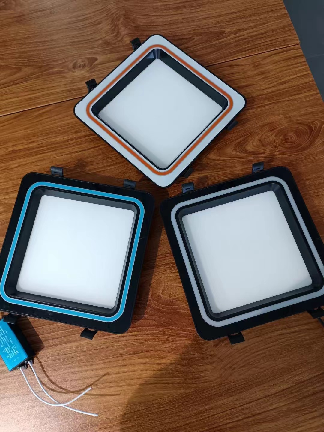 蜂窝方型嵌入式LED灯具：家居照明新潮流，告别眩光，照亮生活每一个角落