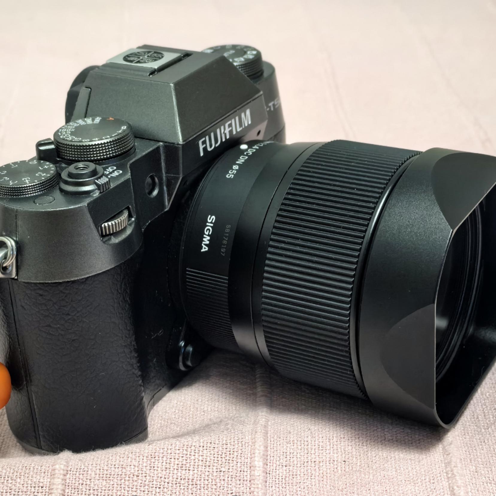 LH582-02遮光罩：为适马18-50mm F2.8和56mm F1.4镜头打造的光影守护者