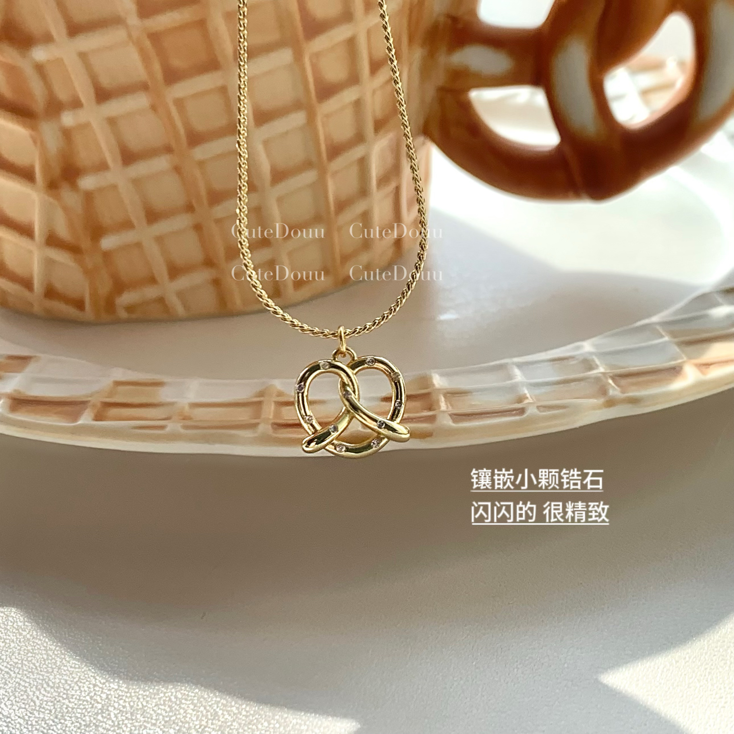 碱水面包的做法，小白必看！手把手教你做出高级感满满的美味面包！