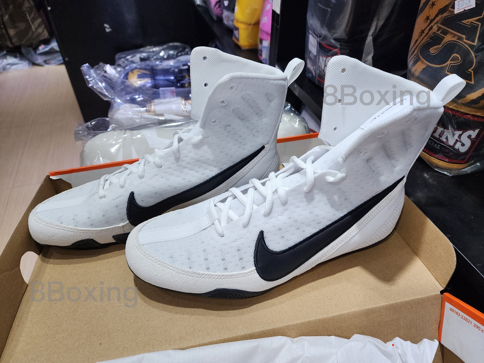 香港直發现货Nike白色拳击鞋Machomai 3，正品保证，让你瞬间变身擂台王者！