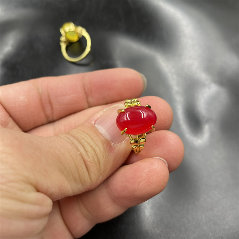 四海玉器镶嵌蓝色玉髓玛瑙戒指：活扣可伸缩，优雅蓝玛瑙的时尚魅力✨