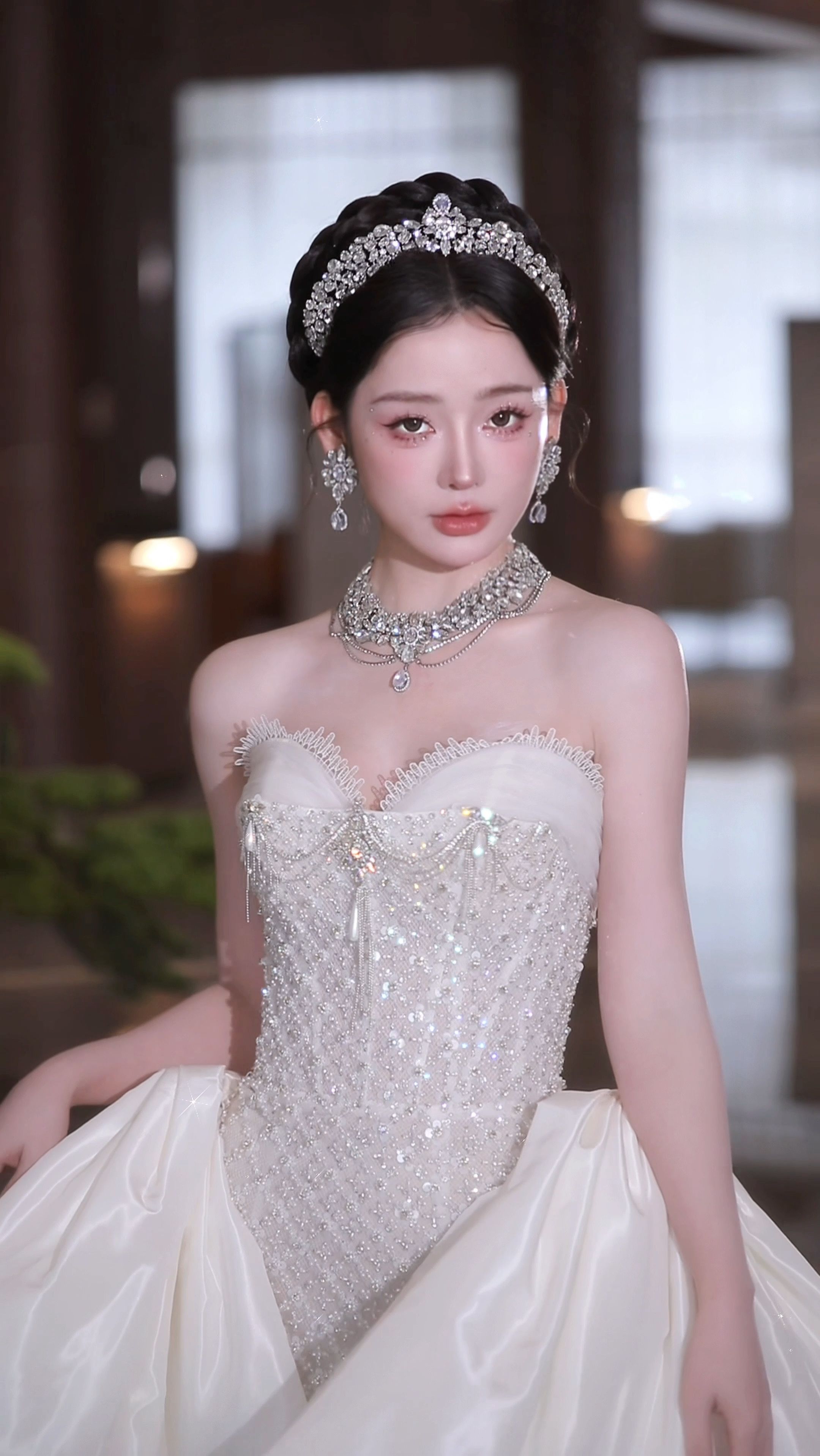 原创米珠弯曲皇冠婚纱配饰：王冠级浪漫，让你成为派对焦点！