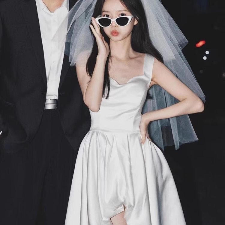法式吊带轻婚纱：小个子新娘的梦幻选择，复古小白裙的魅力不容错过✨