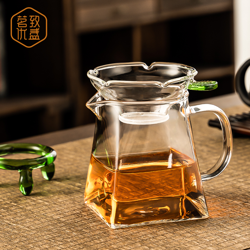 实木把观山玻璃公道杯套装：品茗新体验，茶艺美学的极致演绎