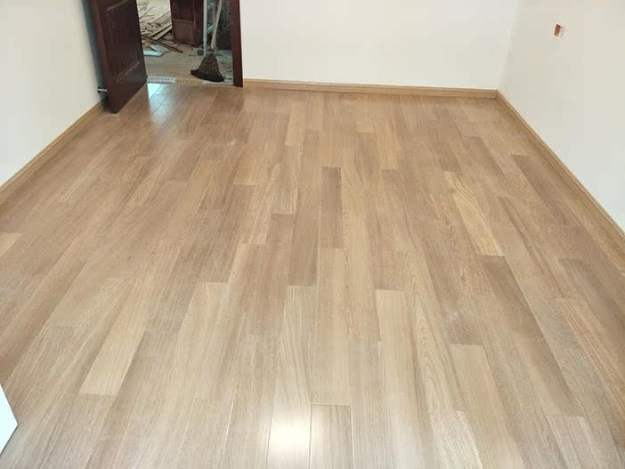 实木踢脚线安装全攻略：师傅上门服务，轻松搞定家居装饰难题！️
