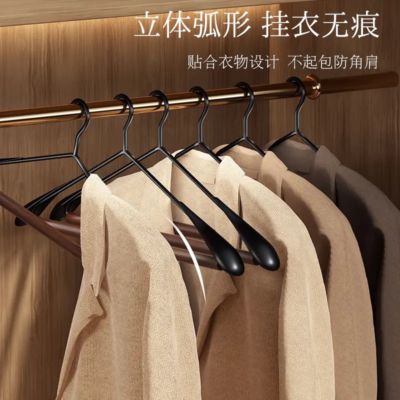 全屋定制实木衣柜：别墅奢华必备，高端原木衣帽间引领潮流！