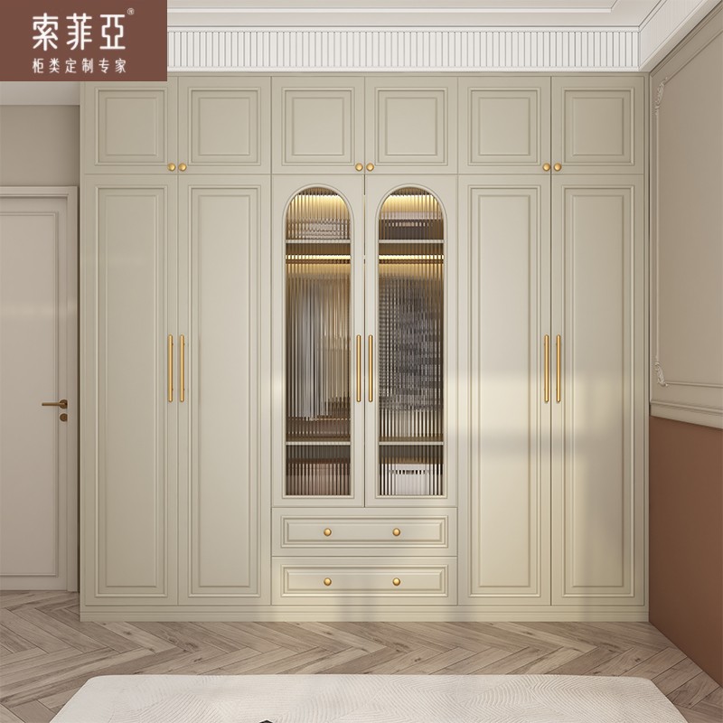 索菲亚卧室空间定制家具：超高门简约现代步入式衣橱，打造梦幻衣帽间！