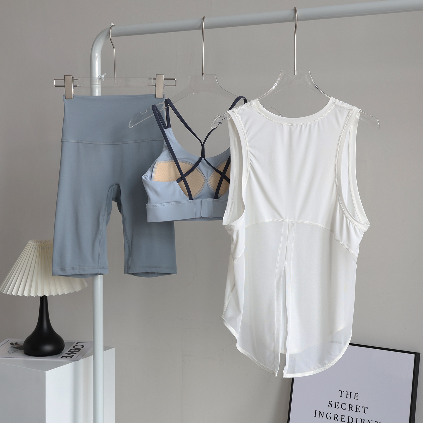 夏日运动新宠：宽松薄款运动罩衫套装，速干透气，美背带拉链口袋，让你轻松跑出自信！&zwj;♀️✨