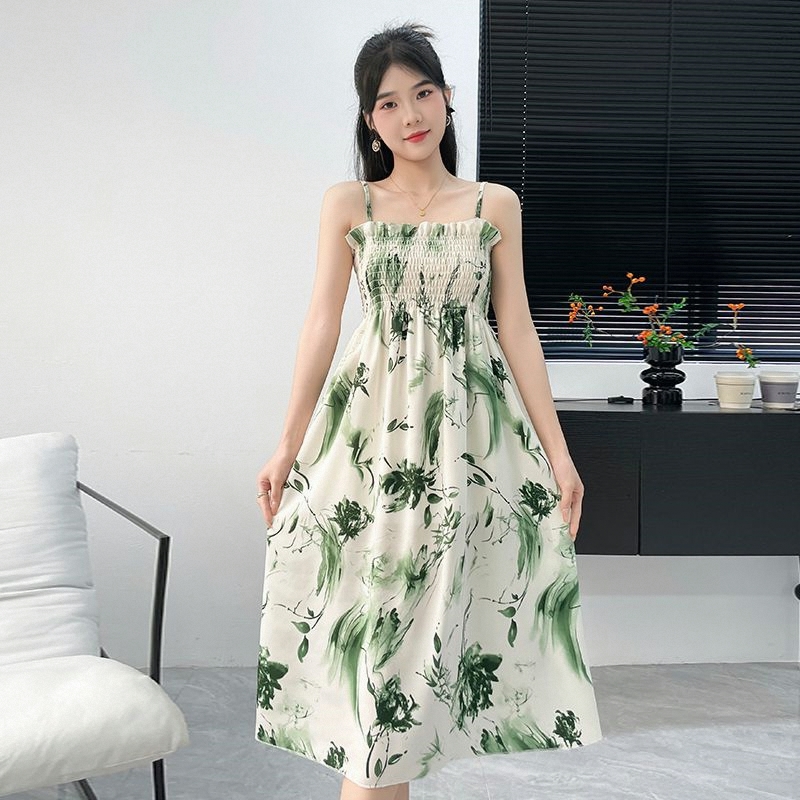 25年春款如意落花碎花吊带抹胸连衣裙：穿出纯欲风，收腰显瘦的秘密武器！