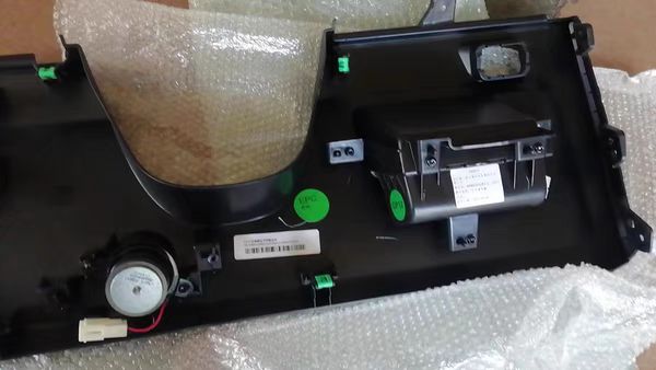 24款吉利星越L主驾驶防踢护板真香！改装下护板+脚窝灯太值了！这波不冲亏大了