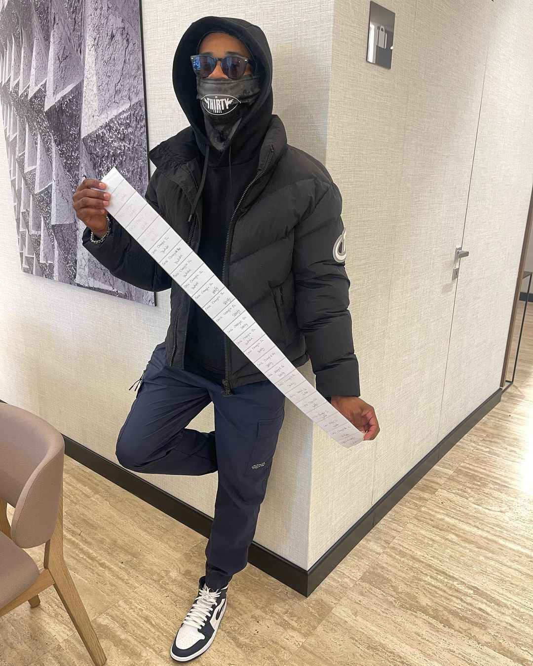 Trapstar羽绒棉服：欧美明星同款，冬季街头时尚新宠！