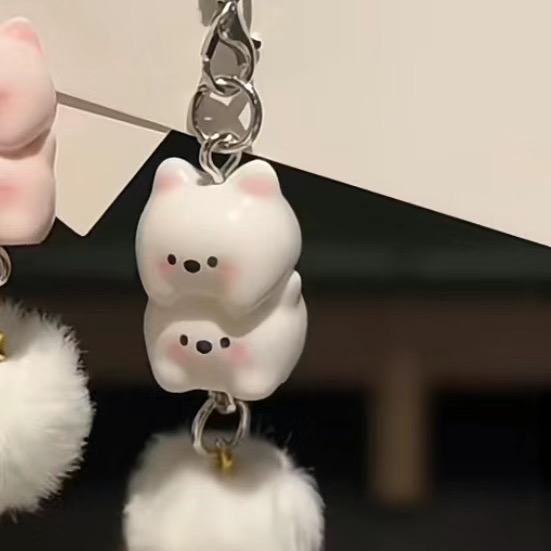 韩国进口狐狸毛毛球书包挂饰：萌化你的少女心，点缀生活的小确幸！