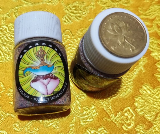 敦珠黑忿怒空行母坛城金刚沙画30g法物问药的勿扰？揭秘藏传佛教神秘仪式
