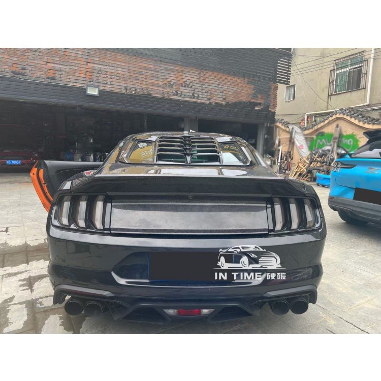 福特野马Mustang碳纤维尾箱盖改装，让你的座驾瞬间变身赛道明星！