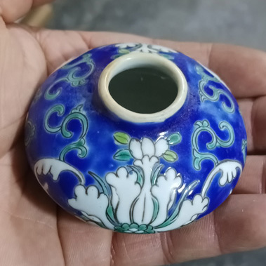 高仿古清代大清同治年制粉彩缠枝莲纹陶瓷水盂：真假难辨的艺术品，你准备好了吗？